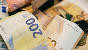 Pile de billets en euros